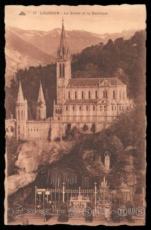 Lourdes - La Grotte et la Basilique