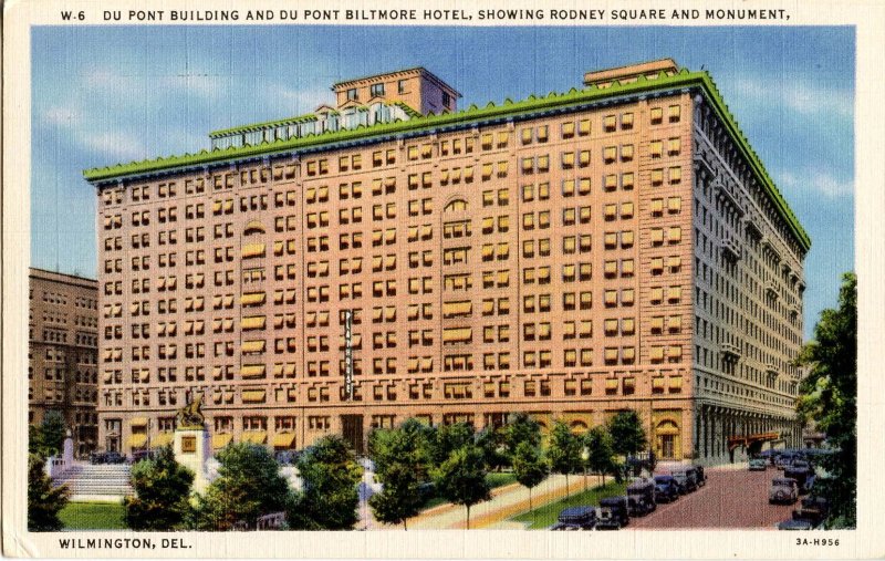 DE - Wilmington. DuPont Building, DuPont Hotel, Rodney Square, Monument