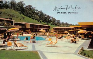 San Diego California Mission Valley Inn, Pool Photochrome Vintage Postcard U5481