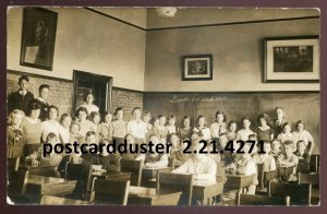 h2739 - CANADA 1920s Grade 7&8 Students & Teachers. Real Photo Postcard
