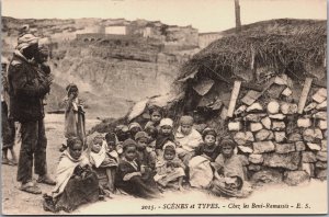 Algeria Scenes Et Types Chez les Besi-Ramasses Vintage Postcard C048