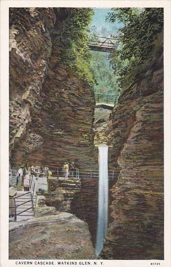 New York Watkin Glen Cavern Cascade