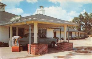 Wallace South Carolina Motor Court Street View Vintage Postcard K51458