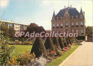 Modern Postcard Rueil Malmaison (Hauts de Seine) The Gardens of the City Hall...