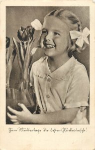 Children portrait & scenes girl tulip smile bow innocence beauty