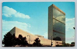 c1967 5c United Nations Stamp New York City VINTAGE Postcard 0856