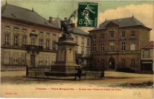 CPA FRESNES - Place Marguerite - École des Filles et Hotel de Ville (659354)