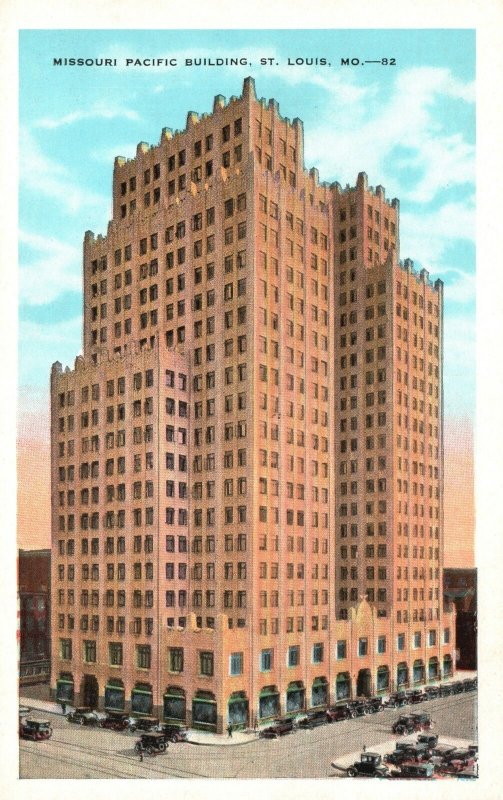 Vintage Postcard 1920's Pacific Building Facing Memorial Plaza St Louis Missouri