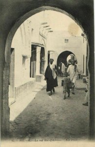 CPA AK TUNISIE SOUSSE La rue Bin-el-Khaoui (32023)