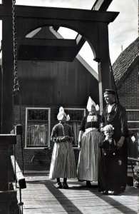 VINTAGE POSTCARD LOCAL CULTURAL DRESS AT VOLENDAM HOLLAND MAILED 1958 RPPC