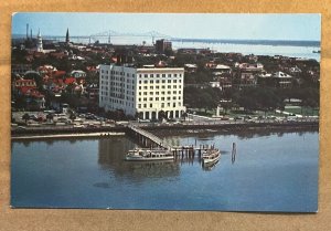 VINTAGE POSTCARD UNUSED - HOTEL FORT SUMTER, CHARLESTON, SOUTH CAROLINA