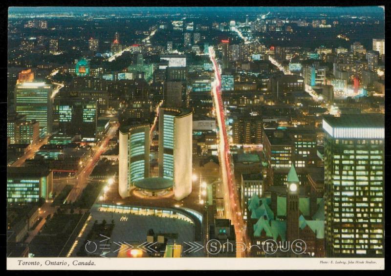 Toronto - City Hall and Nathan Phillips Square