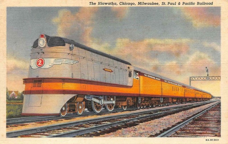 HIAWATHA TRAIN Chicago, Milwaukee, St Paul & Pacific Railroad  ca1940's Postcard
