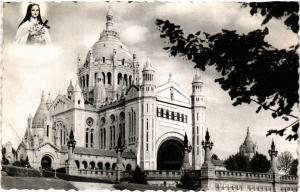 CPA LISIEUX - Vue vers la basilique (422434)