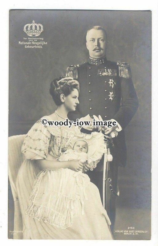 r1792 - King & Queen of The Netherlands with baby Juliana - postcard