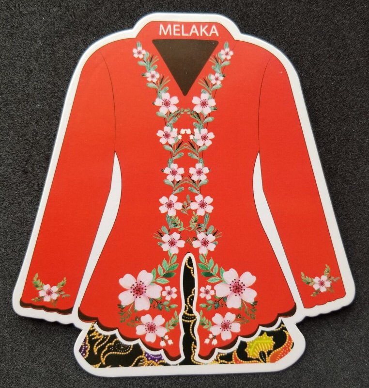 [AG] P254 Malaysia Melaka Nyonya Heritage Costumes (postcard) *odd shape *New