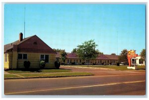 c1960s Colonial Motel Exterior Roadside Coeur D'Alene Idaho ID Unposted Postcard