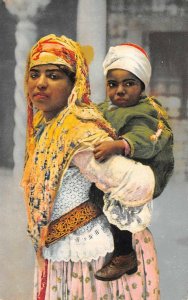 MAURESQUE ET SON ENFANT MOTHER & CHILD AFRICA BLACK AMERICANA POSTCARD (c.1920s)