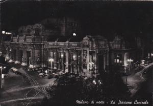 Italy MIlano di notte La Stazione Centrale