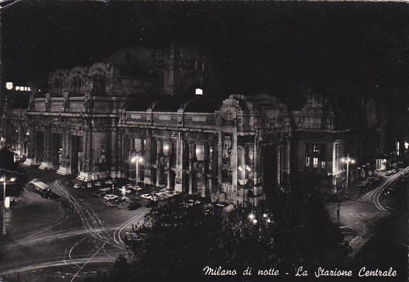 Italy MIlano di notte La Stazione Centrale