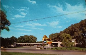 El Pubelo Motor Lodge Taos NM Postcard PC413