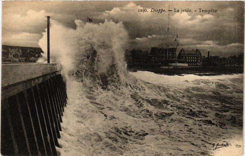 CPA DIEPPE-La Jetée Tempete (347345)