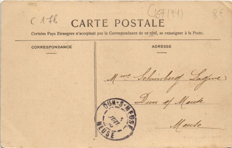 CPA HIRSON Place du marche (157144)