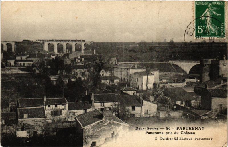 CPA Deux-Sevres - PARTHENAY - Panorama pris du Chateau (297448)