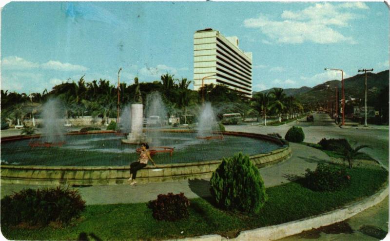 CPM Fuente Minerva. Al Fondo Hotel Acapulco Hilton. MEXICO (661569)