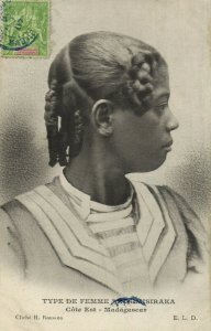 PC CPA MADAGASCAR, TYPE DE FEMME BETSIMISIRAKA, Vintage Postcard (b13997)
