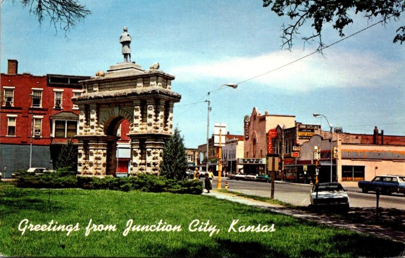 Kansas Greetings From Grand Junction Showing City Park and Main Street