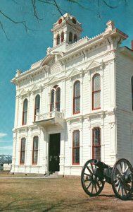 Vintage Postcard Court House Historical Building Landmark Bridgeport California