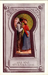 Peeking Couple Through Keyhole, Say Sis, Give Us a Kiss Vintage Postcard C72