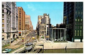 Postcard SHOP SCENE Milwaukee Wisconsin WI AU6754