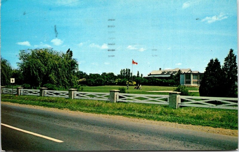 VINTAGE POSTCARD LACHUTE GOLF & COUNTRY CLUB AT LACHUTE QUEBEC CANADA