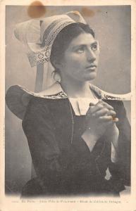 B107641 France En Priere Jeune Fille de Fouesnant Coiffes real photo uk