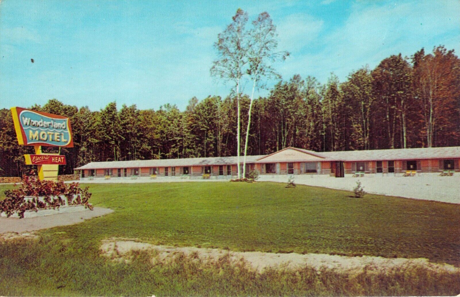 Vintage Postcard Wonderland Motel Epoufette MI US 2 Mackinac Bridge