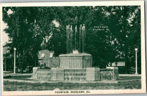 View of Fountain, Highland IL c1939 Vintage Postcard J32