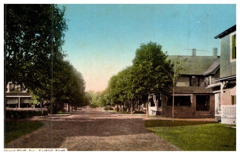 Connecticut Branford ,  Cresent Bluff Avenue  , looking North