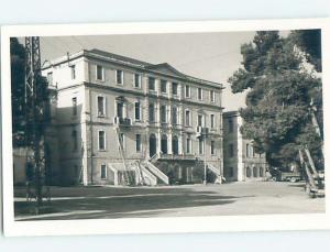 old rppc OLD DUMP TRUCK UNDER TREE & LADDER AGAINST APARTMENT BUILDING HM0884