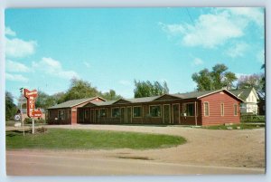 Indianola Iowa Postcard Frontier Motel Exterior Building c1960 Vintage Antique