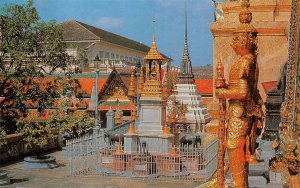 WAT PHRA KEO EMERALD BUDDHA TEMPLE BANGKOK THAILAND POSTCARD (c. 1960s)