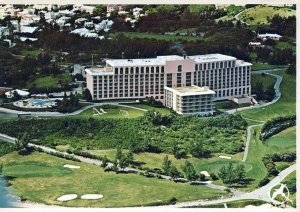 VINTAGE CONTINENTAL POSTCARD LARGE RESORT-STYLE HOLIDAY INN HOTEL BERMUDA