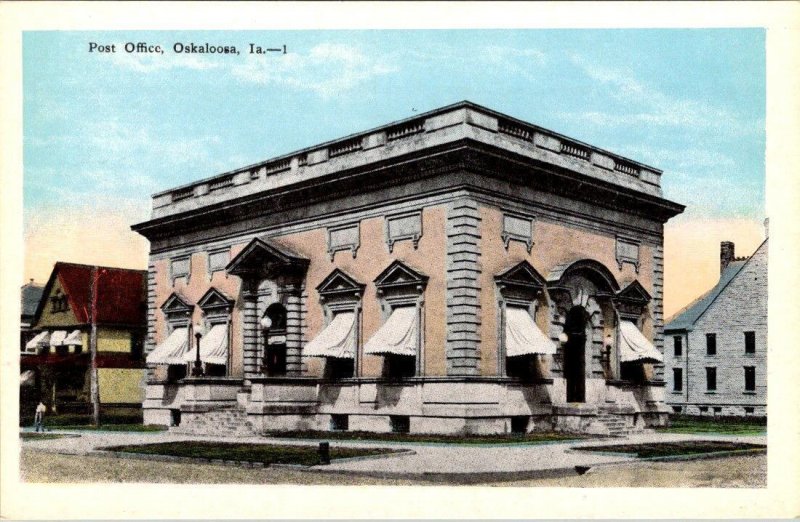 Oskaloosa, IA Iowa  POST OFFICE  Mahaska County  ca1920's Vintage Postcard