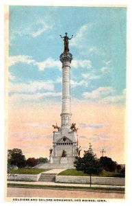 Postcard MONUMENT SCENE Des Moines Iowa IA AR9343