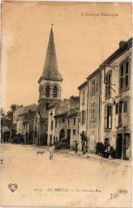 CPA L'Auvergne Pittoresque LE BREUIL La Grande-Rue (408887)