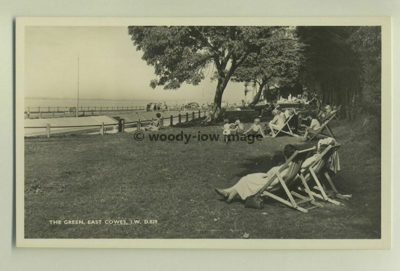 iw0035 - Paddling Pool , East Cowes , Isle of Wight - postcard by Dean