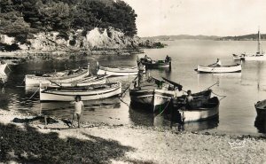 Sailing boats navigation themed postcard France Var Carqueiranne pier moored