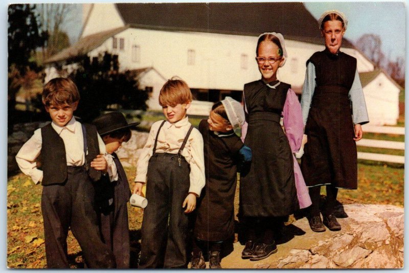 Unposted - Amishland - Frolicking Amish Children - Pennsylvania, USA 