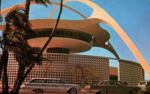 Los Angeles, California - The Theme Building at the Los Angeles Intl Airport